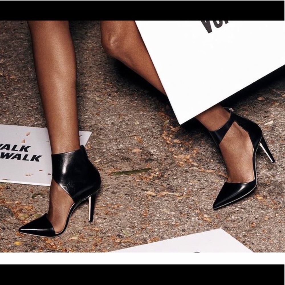 TAMARA MELLON BELLE 105 -CAPRETTO HEELS.